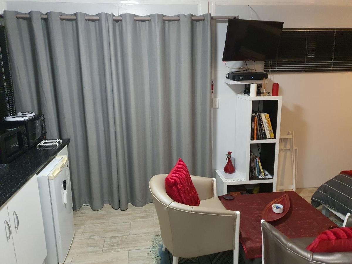 Atlantic Studio - Compact Unit With Sea Views Melkbosstrand Esterno foto